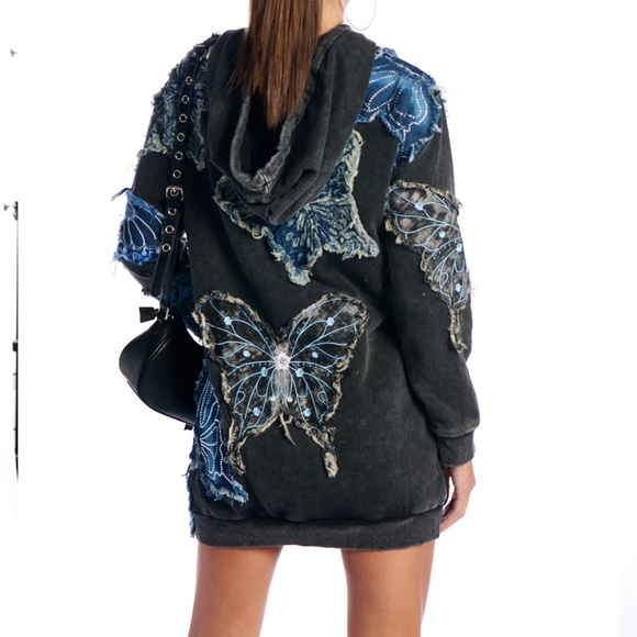 Butterfly patch oversized long hoodie - Picture 2 of 3